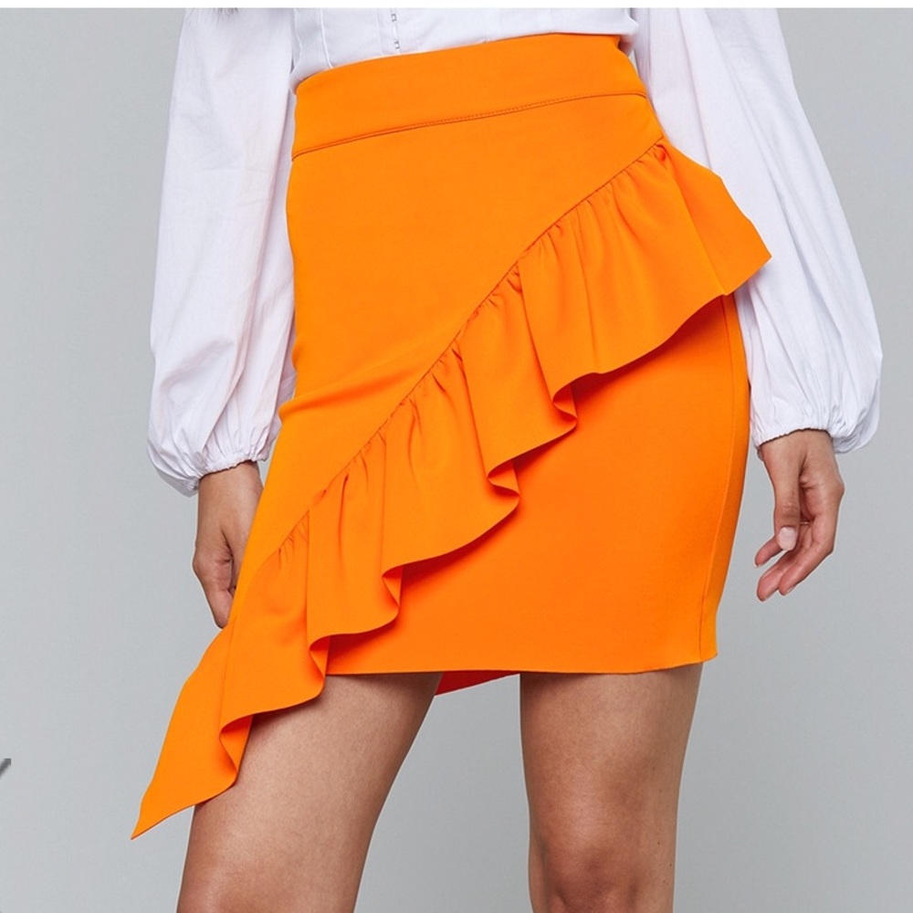 BEBE ASYMMETRIC RUFFLE SKIRT❣️